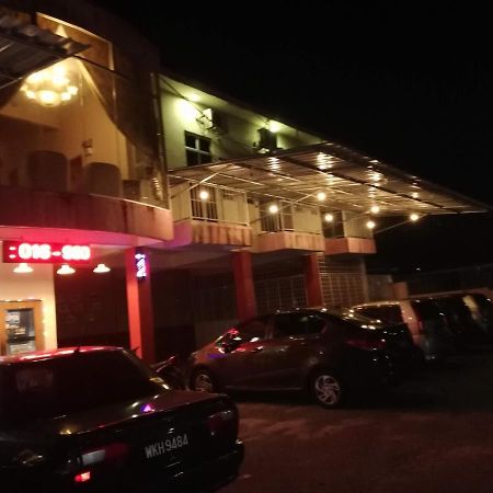 Daisyinn Budget Hotel Kuala Terengganu Кампонг Гонг Бадак Екстериор снимка