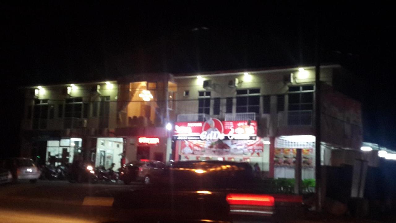 Daisyinn Budget Hotel Kuala Terengganu Кампонг Гонг Бадак Екстериор снимка
