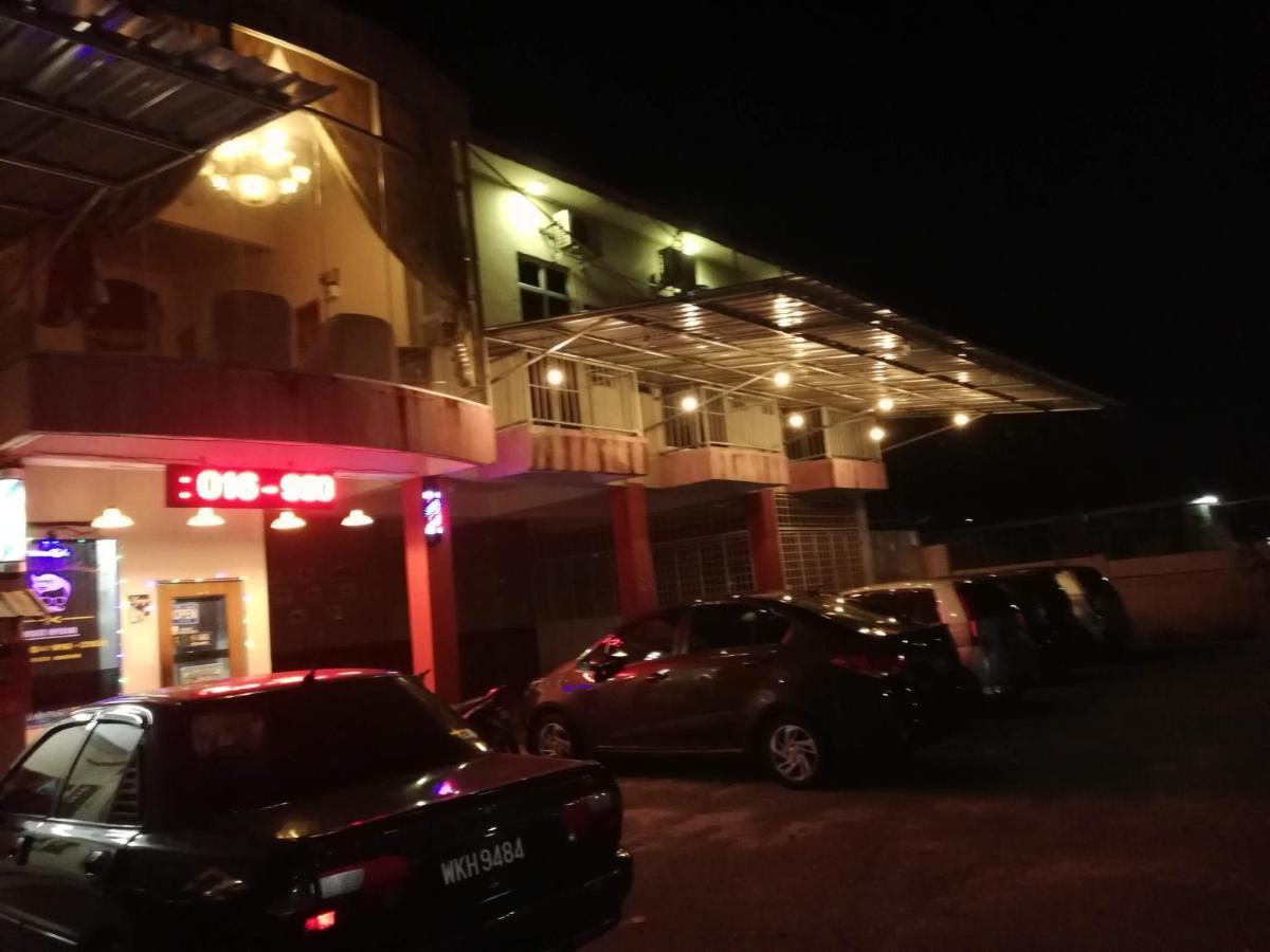 Daisyinn Budget Hotel Kuala Terengganu Кампонг Гонг Бадак Екстериор снимка