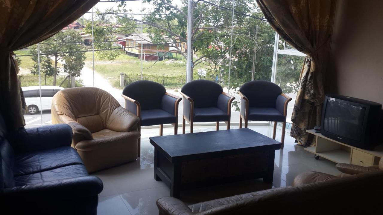 Daisyinn Budget Hotel Kuala Terengganu Кампонг Гонг Бадак Екстериор снимка