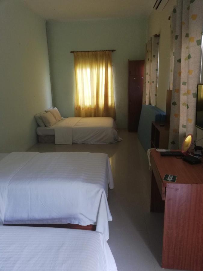 Daisyinn Budget Hotel Kuala Terengganu Кампонг Гонг Бадак Екстериор снимка