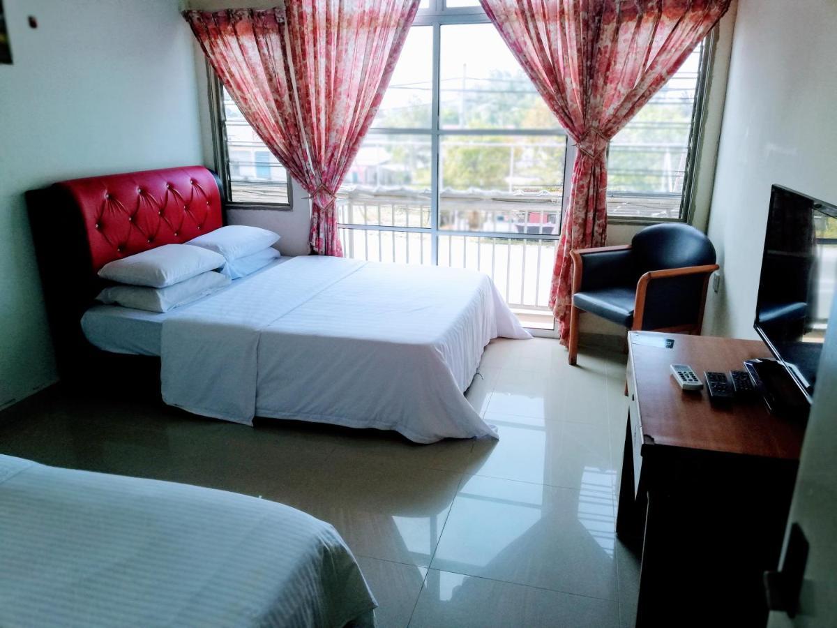 Daisyinn Budget Hotel Kuala Terengganu Кампонг Гонг Бадак Екстериор снимка