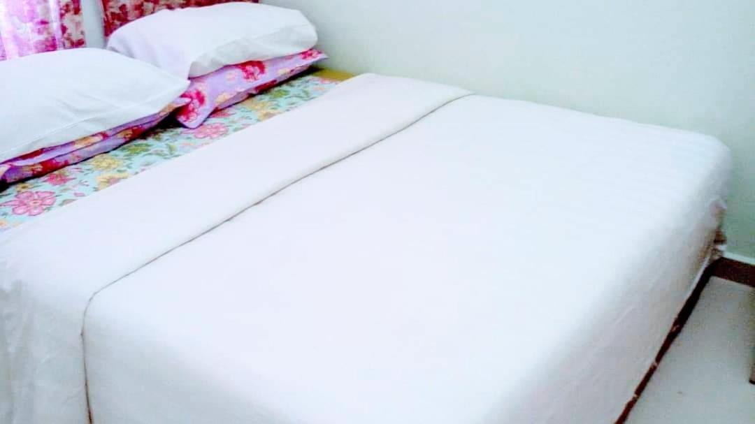 Daisyinn Budget Hotel Kuala Terengganu Кампонг Гонг Бадак Екстериор снимка